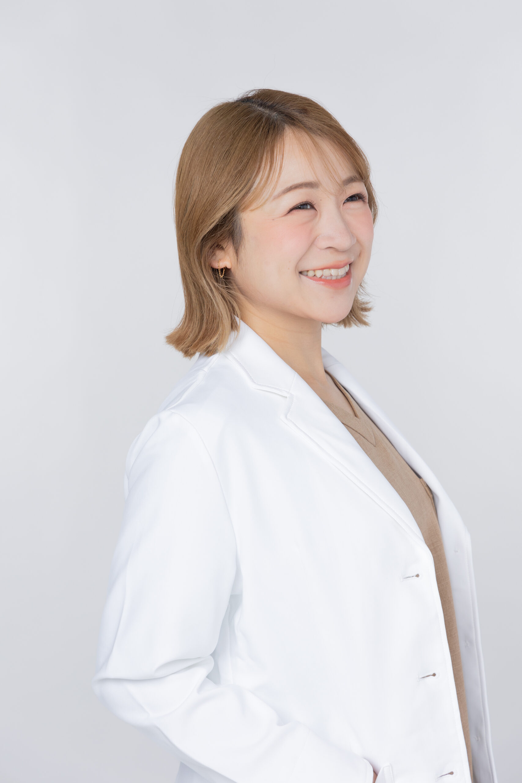 東麻布のプライベート鍼灸サロン・サロンドモの施術者・青木萌(Moe Aoki)